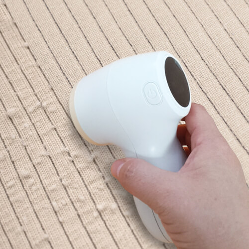 Машинка для удаления катышков STL LR-S01 удаляет катышки с одежды.