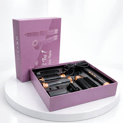 Женская рука держит фен стайлер с ионизацией stl HDS-m01.